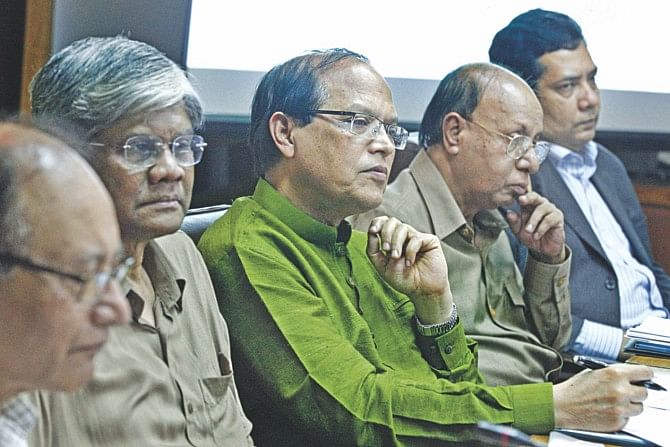 From left, Mustafa K Mujeri, director general of BIDS; Salehuddin Ahmed, a former central bank governor; Atiur Rahman, governor of Bangladesh Bank; AB Mirza Azizul Islam, former caretaker government adviser; and Monzur Hossain, senior research fellow of BIDS, attend a seminar on monetary policy in Dhaka yesterday. Photo: Star
