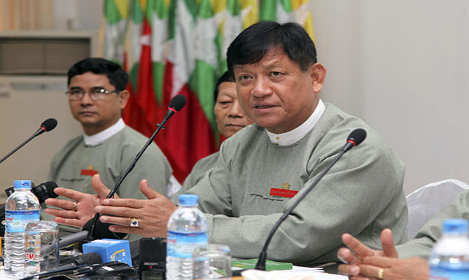 Tin Aye, right, chairman of Myanmar's Union Election Commission, talks to journalists during a press conference along with members of the commission after meeting with representatives of political parties at Myanmar Peace Center in Yangon, Myanmar, September 7, 2014. Photo: AP