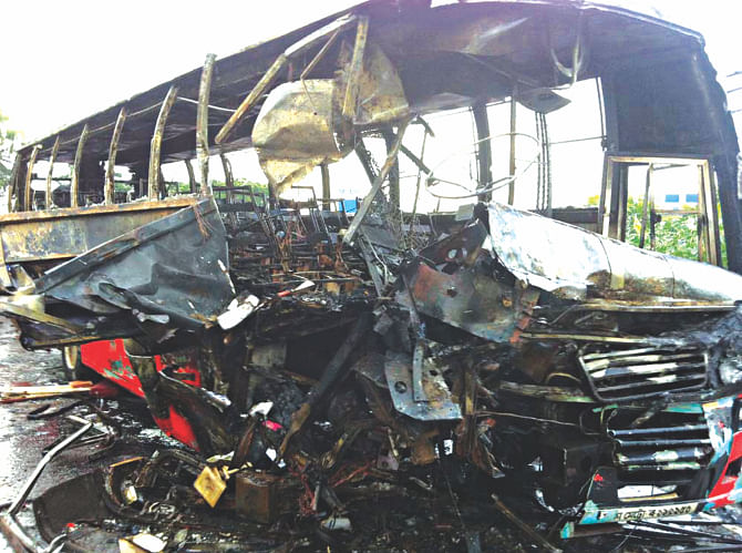 The burnt coach after it collided head on with a minibus near Shibpur upazila in Narsingdi on Dhaka-Sylhet highway yesterday and caught fire.  Photo: Star