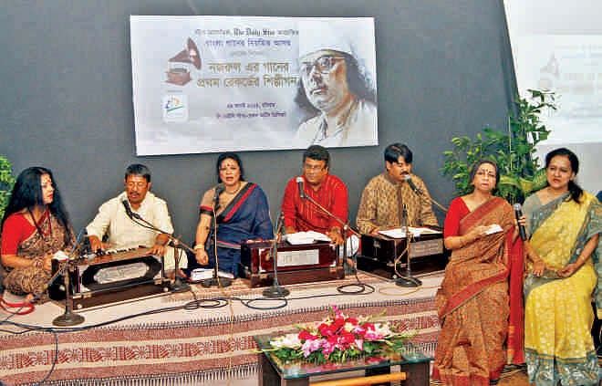 Renowned Nazrul singers pay tribute to the great poet and to the singers of his first records. Photo: Prabir Das