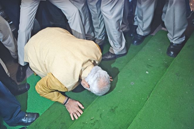 Indian Bharatiya Janata Party (BJP) leader and the Natioal Democratic Alliance (NDA) prime ministerial candidate Narendra Modi prostrates after arriving on the first step of the Parliament building in New Delhi, yesterday. India's prime minister-elect Narendra Modi choked back tears and promised to try to live up to expectations as he made his first visit to parliament since his sweeping election victory. Photo: AFP