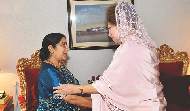 BNP Chairperson Khaleda Zia, meets visiting Indian External Affairs Minister Sushma Swaraj at Sonargaon hotel yesterday. Photo: Star/Banglar Chokh