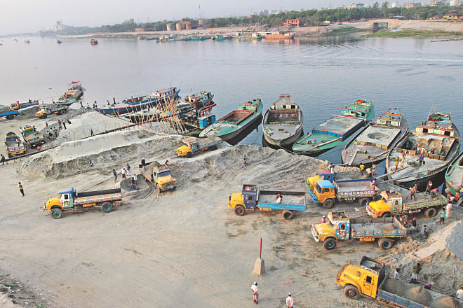 Nobody could stop them. Despite outcry from the media and green campaigners, sand traders have been running their business by encroaching into the river Shitalakkhya to the east of Kanchpur bridge in Narayanganj.  Photo: File 
