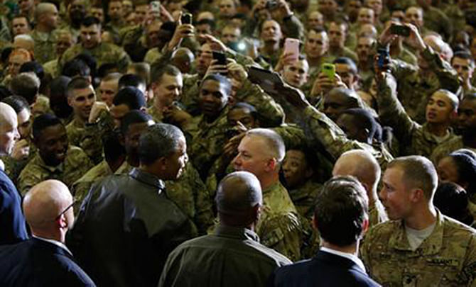 US President Barack Obama shakes hands with troops after delivering remarks at Bagram Air Base in Kabul, May 25. Photo: Reuters
