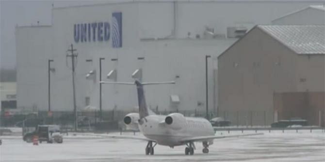 United Airlines plane in Cleveland, Ohio