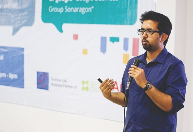 GBG Sonargaon's Senior Manager Salim Sadman Pathan presenting on viral and sharable content
