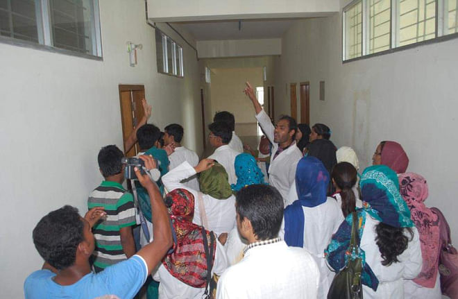Students of Pabna Medical College, already in a class boycott programme since June 1 to press for their eight-point demand, chant slogans after locking the principal's office yesterday.  PHOTO: STAR