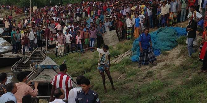 In this July 29 photo, people gather on the bank of the Padma river in Daulatpur upazila of Kushtia after 12 people went missing in a boat capsize in the river. Photo: Star