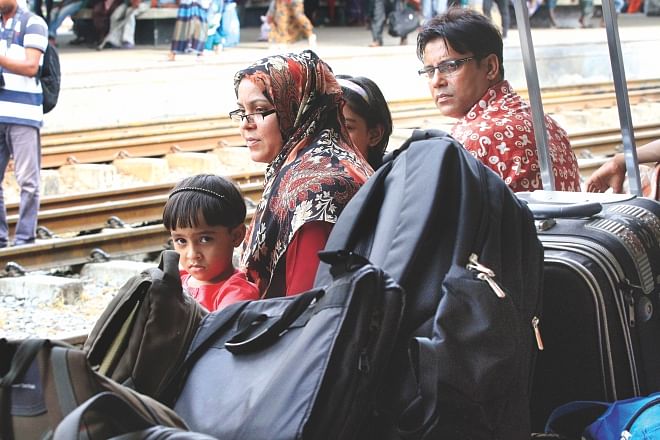 Passengers wait for a train at Kamalapur Rail Station yesterday afternoon. The train schedule in Dhaka and other districts got disrupted due to the pressure of extra passengers during the bus strike in the northern districts and greater Mymensingh. The strike, however, was withdrawn in the evening. Photo: Palash Khan