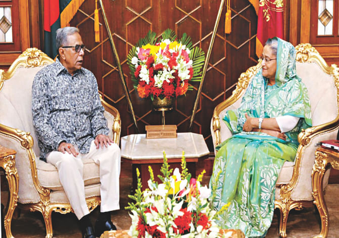 Prime Minister Sheikh Hasina calls on President Abdul Hamid at Bangabhaban in the capital yesterday prior to leaving for New York to attend the UN General Assembly.  Photo: PID