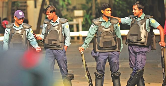Policemen stand guard as security has been beefed up at BNP Chairperson Khaleda Zia's Gulshan home since yesterday morning. Photo: Star