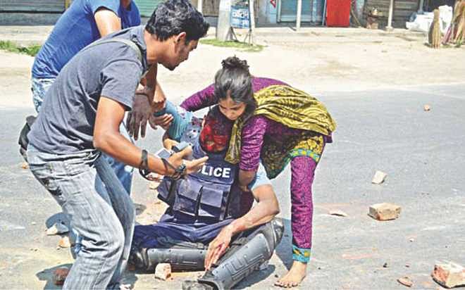 Jharna Begum rushes to  help a severely injured policeman.