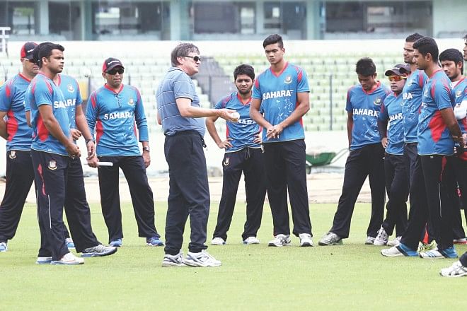 National cricketers observe performance psychologist Phill Jauncey, who has been brought in on a two-day programme by the BCB, at the Sher-e-Bangla National Stadium yesterday. The Tigers spent around four hours with the Australian before heading into training. Photo: Star 