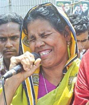  Mother of deceased Ruhul Amin at Rana Plaza site yesterday.  Photo: Star