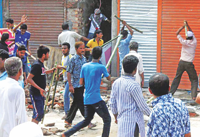 A Jatiya Party faction loyal to party chief HM Ershad vandalising the office of the faction led by Ranga yesterday in Rangpur. Photo: Banglar Chokh