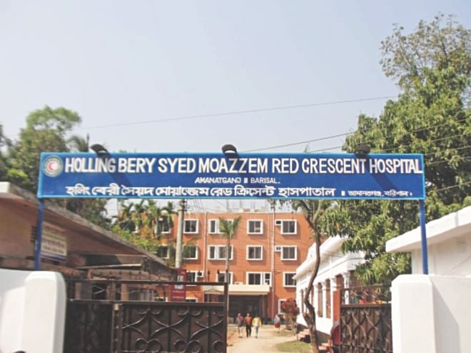 Holling Bery Syed Moazzem Red Crescent Hospital in Barisal city suspends its medical services for an indefinite period on Tuesday, following en masse resignation of its doctors and staff.  PHOTO: STAR