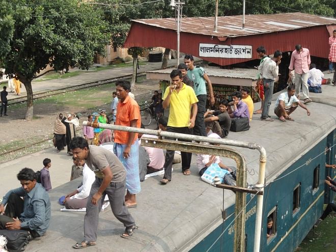 People often ride on the train roof putting their lives at risk due to shortage of carriages on Lalmonirhat-Burimari route. Photo: Star 