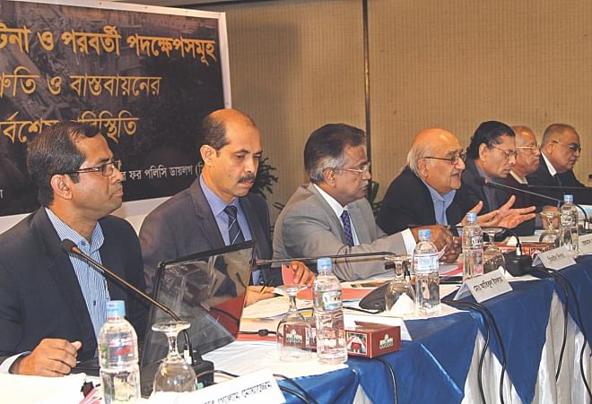 Middle, Rehman Sobhan, chairman of the Centre for Policy Dialogue, speaks at a dialogue on the Rana Plaza tragedy, at Brac Centre Inn in Dhaka yesterday. Photo: Star