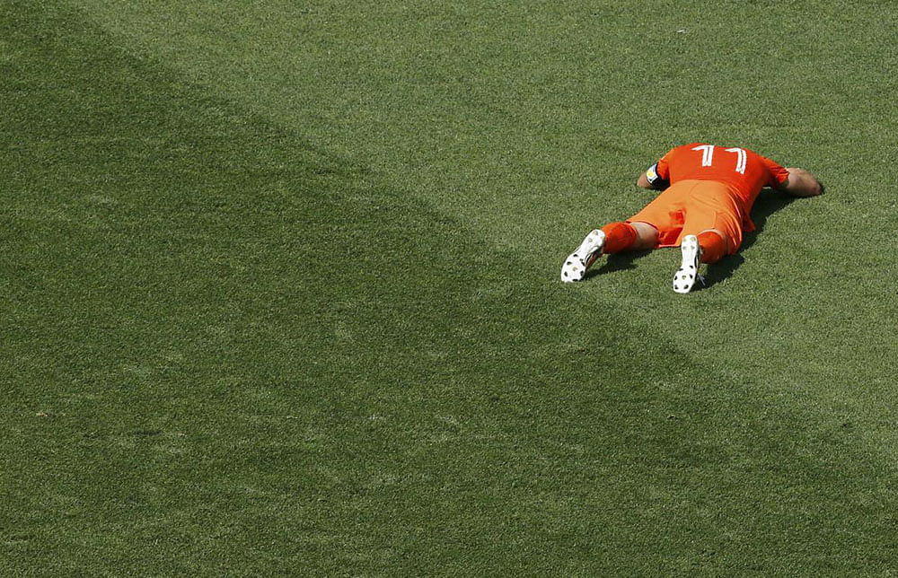 Arjen Robben of the Netherlands reacts after failing to score against Chile during their 2014 World Cup Group B soccer match at the Corinthians arena in Sao Paulo June 23, 2014.