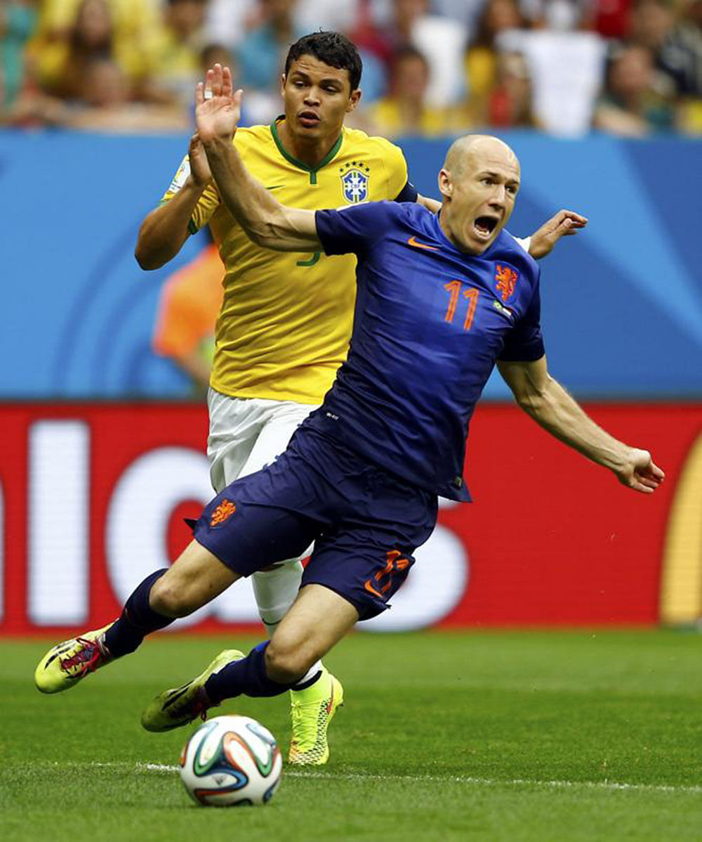Brazil's Thiago Silva (L) fouls Arjen Robben of the Netherlands to concede a penalty during their 2014 World Cup third-place playoff at the Brasilia national stadium in Brasilia July 12, 2014.