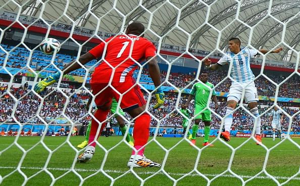 Marcos Rojo of Argentina scores his team's third goal past Vincent Enyeama of Nigeria during the 2014 FIFA World Cup Brazil Group F match between Nigeria and Argentina at Estadio Beira-Rio on June 25, 2014 in Porto Alegre, Brazil. Photo: Getty Images