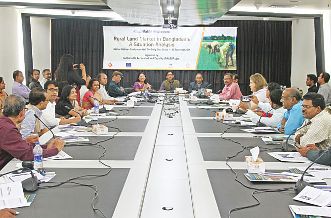 Participants at a roundtable ‘Rural Land Market in Bangladesh: A Situation Analysis’, organised by the Sustainable Access to Land Equality Project, which is being implemented by a consortium of Uttaran, Manusher Jonno Foundation and CARE Bangladesh with support from the land ministry, at The Daily Star Centre in the capital yesterday. Photo: Star