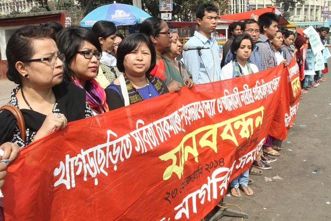 Nagorik Samaj forms a human chain before Bangladesh National Museum in the capital yesterday protesting the rape and murder of indigenous woman Sabita Chakma at Chengi Char in Khagrachhari Sadar upazila on February 15 and the recurring violence against indigenous women. Photo: Star