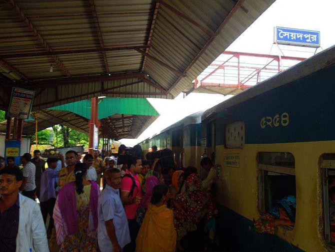 Saidpur railway station sees thronging of train passengers but many of them, especially those heading for Dhaka after the Eid holidays, fail to get tickets as the recently added Eid special coach was withdrawn from intercity Nilsagor Express seven days before the stipulated time of August 10.   PHOTO: STAR