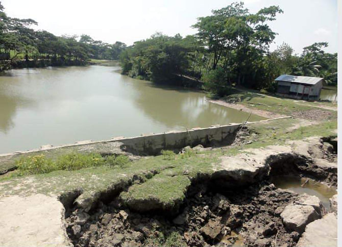 The earth on the concrete pipes of the sluice gate of a canal at Nijkata village in Kalapara upazila under Patuakhali district subsided a month ago, damaging the structure, but the authorities concerned are yet to take effective steps to protect it to save growing aman and vegetables on thousands of acres of land in the area. PHOTO: STAR