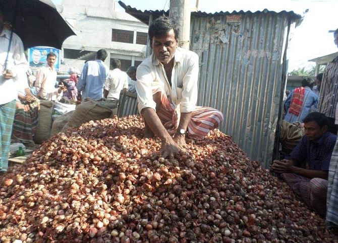 The wholesale market at Sujanagar in Pabna district sees huge quantity of rotten onions as farmers are in a hurry to sell off the vegetable preserved from last season's harvest that started rotting earlier than the expected period. PHOTO: STAR