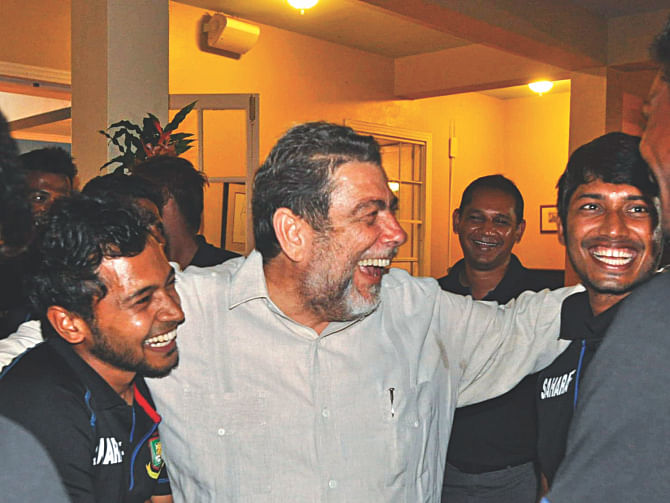 Bangladesh captain Mushfiqur Rahim (L) and opening batsman Anamul Haque (R) enjoy the company of St Vincent's Prime Minister Ralph E Gonsalves during an official reception for the Tigers and the West Indians at the prime minister's residence in Kingstown on Wednesday. Team manager and former Test captain Habibul Bashar is also seen. PHOTO: WICB