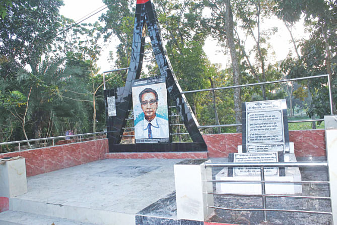The memorial for Kazi Azizul Islam, the then additional deputy commissioner of Barisal, who defected from the Pakistani government and joined the Liberation War on March 27, 1971, will be inaugurated today, at his grave near Trish Gudam in Barisal city. Photo: Star