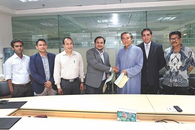 Executive Director of Shwapno Sabbir Hasan Nasir, fourth from left, shakes hands with Editor and Publisher of The Daily Star Mahfuz Anam, after signing an agreement for a joint campaign titled "Thoughts for Food" at The Daily Star Centre in the capital yesterday. To his right are, Sher Ali, GM (business development); Shahriar Sahid, marketing manager; and Kazi Nowrid Amin, sector in-charge of the daily; and from extreme right are, Selim Chowdhury, GM (production) of the newspaper, and Sohel Tanvir Khan, head of business development of Shwapno. Photo: Star