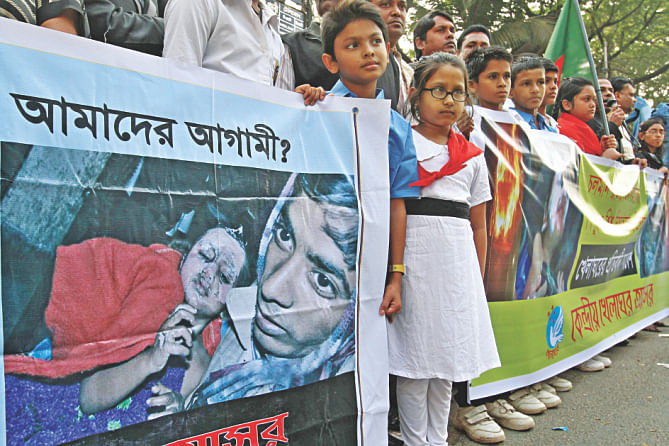 Nearby, these children of Kendriya Khelaghar Ashor were resonating the disapproval. Photo: Star
