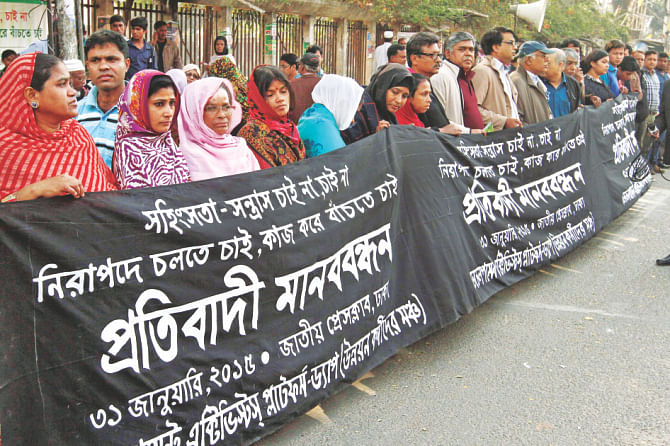 Development Activists Platform forms a human chain in front of Jatiya Press Club expressing solidarity with the others. Photo: Star