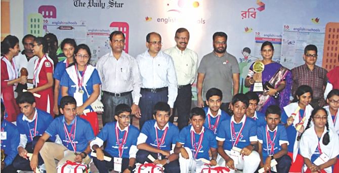 Winners of Khulna divisional round of English in Schools, a joint programme of The Daily Star and Robi, along with guests, from left, TM Jakir Hossain, deputy director of The Directorate of Secondary and Higher Education, Khulna; Anis Mahmud, deputy commissioner of Khulna; Dr Salehuddin Ahmed, managing editor of The Daily Star, and Arifur Rahman, area manager of Robi, Khulna district, in Khulna Saint Joseph High School's auditorium yesterday. Photo: Star