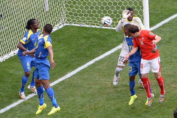 Switzerland's forward Admir Mehmedi (R) scores during a Group E football match between Switzerland and Ecuador at the Mane Garrincha National Stadium in Brasilia during the 2014 FIFA World Cup on June 15, 2014. Photo: AFP/Getty Images