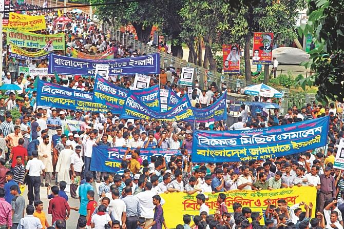 Supporters and activists march in processions to a 20-party rally at Suhrawardy Udyan in the capital yesterday.  Photo: Star