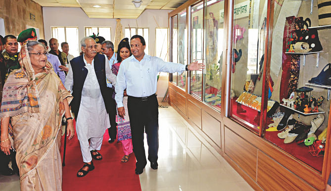 Prime Minister Sheikh Hasina looking at jute-made products on display at the jute and textile ministry in the Secretariat yesterday. Photo: BSS 