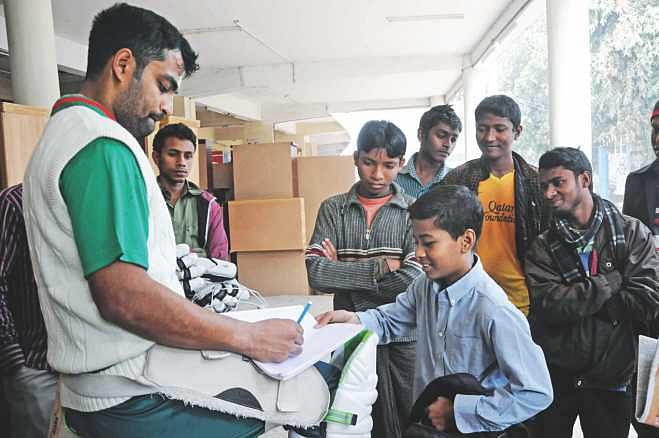 Star batsman Tamim Iqbal complies with autograph hunters during a break in training at the Sher-e-Bangla National Stadium in Mirpur yesterday. Photo: STar