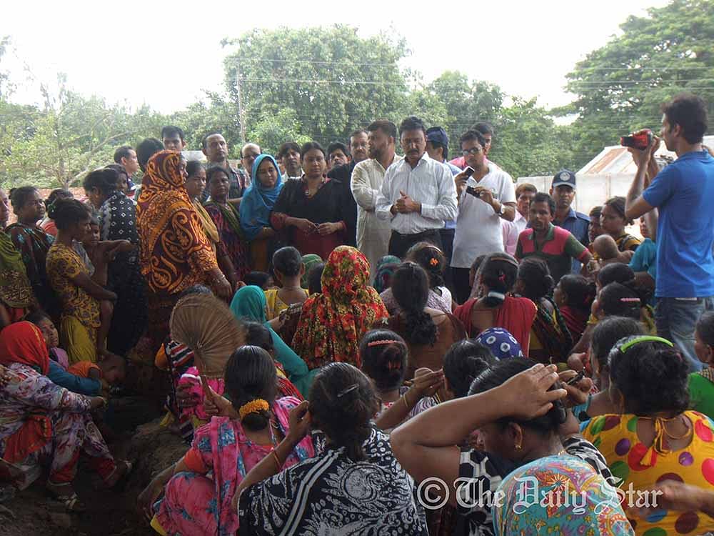 This morning, Mahbub Hossain, deputy commissioner of Tangail, visited the Kandapara area and assured the victims of “proper rehabilitation.” Photo: Star