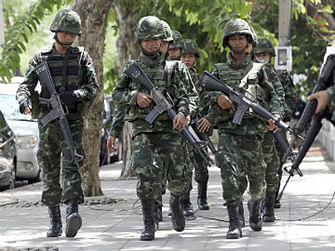 Thai soldiers march while changing positions with fellow soldiers on a street in Bangkok, Thailand on May 29. Photo: AP