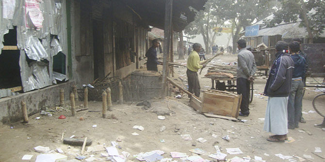 In this January 7 photo, people looking at damaged shops belonging to Hindu community people as BNP and Jamaat-e-Islami men vandalised and looted the shops at Deunia bazar of Gopalpur village in Thakurgaon.  