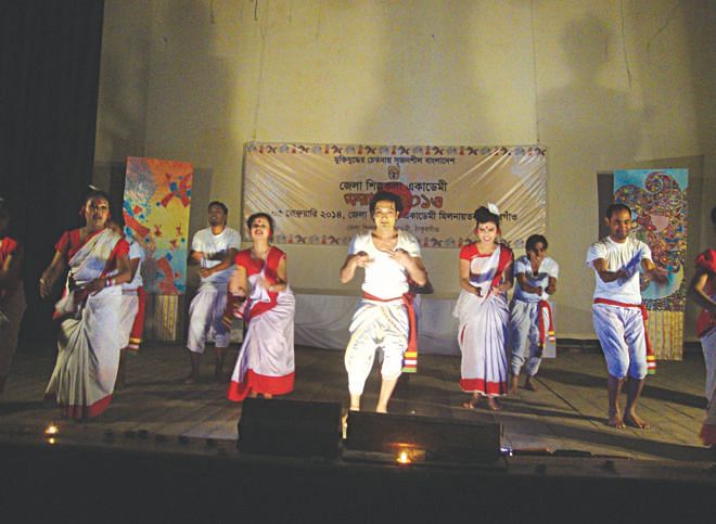 Artistes perform at Thakurgaon Shilpakala Academy.  Photo: Star