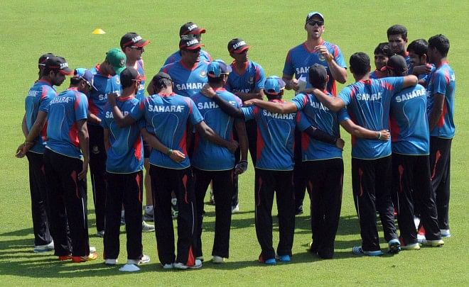 The Tigers huddle together at the Sher-e-Bangla National Stadium in Mirpur yesterday, ahead of their make or break opening ICC World Twenty20 match against Afghanistan at the same venue today. Photo: Star