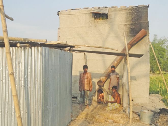 Tobacco workers unaware about health problems working at their kiln. PHOTO: STAR