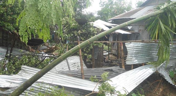 Houses lie ravaged as a tornado hit Lauchapra village in Bakshiganj upazila under Jamalpur district yesterday morning. PHOTO: STAR