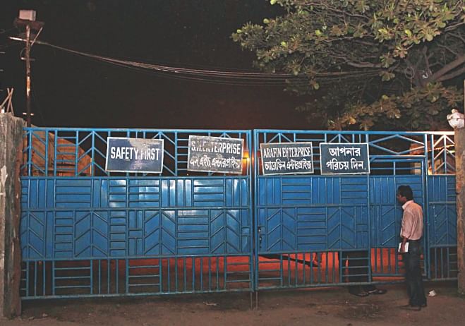 A sign hung on the gate of Arafin Enterprise reads, “Safety first”. Ironically four workers were killed in an accident in the ship-breaking yard yesterday. A gas cylinder explosion inside a ship killed the workers who had no safety gear on. Photo: Anurup Kanti Das