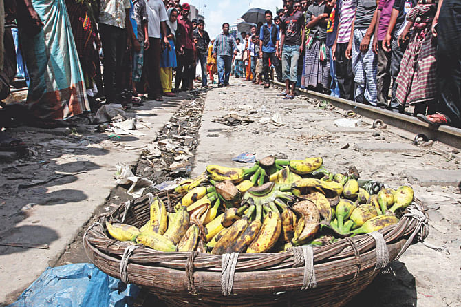 A basket full of bananas belonging to one of the victims is still there. Photo: Star