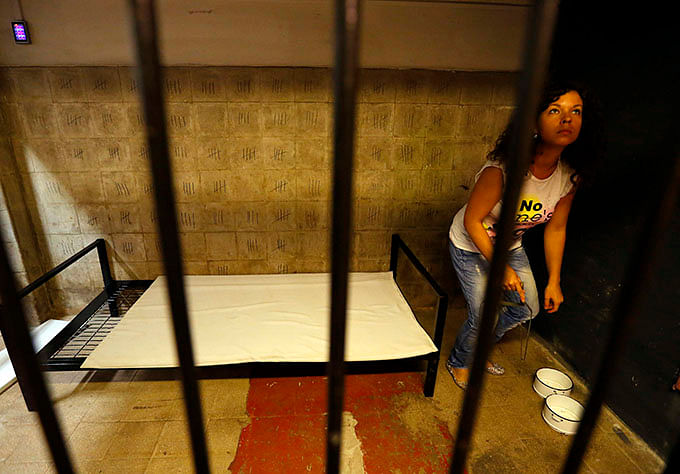 A player searches for clues at the Prison escape room at TrapFactory in Budapest August 4, 2014. Photo: Reuters 